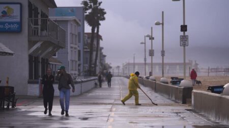 El sur de California bajo una inusual tormenta de lluvia y nieve