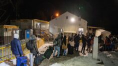 Cientos de migrantes dejan Nueva York a diario por un paso ilegal a Canadá