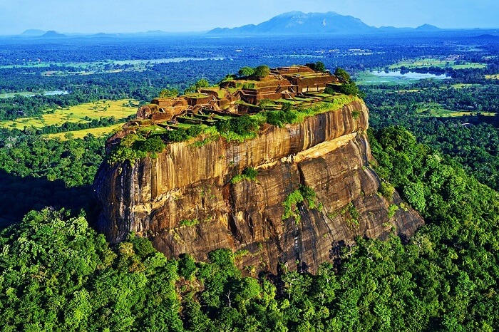 La bella Sigiriya.Imagen de la cámara del dron. (Binuka poojan en Wikimedia)