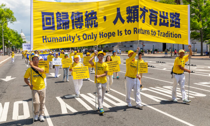 Desafiando el ateísmo del PCCh disidentes chinos encuentran "gracia divina" en mensaje de Año Nuevo