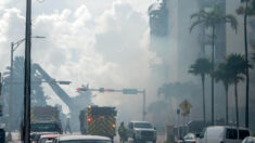 Los bomberos continúan combatiendo incendio en planta de desechos en Miami