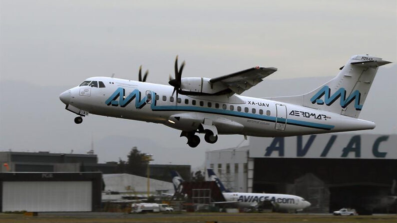 Fotografía de archivo fechada el 12 de enero de 2018 del despegue de un avión de Aeromar en el Aeropuerto Internacional de Ciudad de México (México). EFE/José Méndez