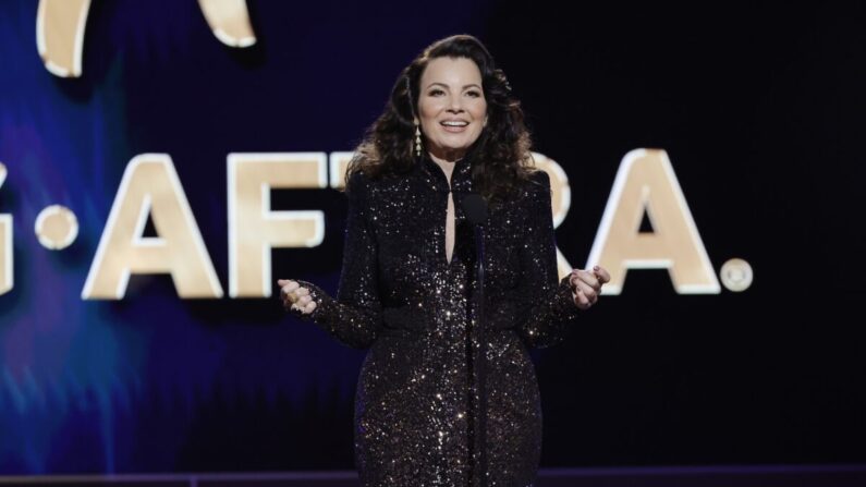 La presidenta de SAG-AFTRA, Fran Drescher, habla en el escenario durante la 29ª edición de los Screen Actors Guild Awards en el Fairmont Century Plaza de Los Ángeles el 26 de febrero de 2023. (Kevin Winter/Getty Images)