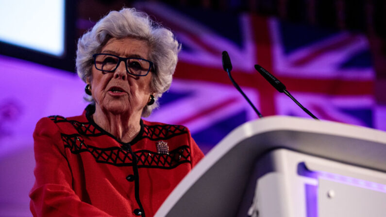 La expresidenta de la Cámara de los Comunes, la baronesa Betty Boothroyd, habla en una manifestación de 'People's Vote' que pide otro referéndum sobre el Brexit el 9 de abril de 2019 en Londres, Inglaterra. (Jack Taylor/Getty Images)