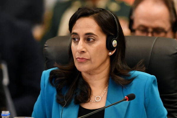 La ministra de Defensa Nacional de Canadá, Anita Anand, asiste a la 15° Conferencia de Ministros de Defensa de las Américas (CDMA), en Brasilia, el 26 de julio de 2022. (Evaristo Sa/AFP vía Getty Images)
