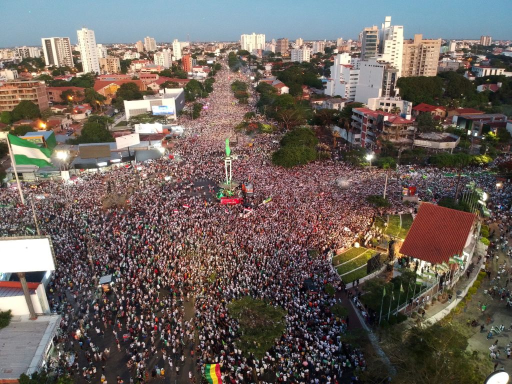 Protesta obliga a trasladar desfile de carnaval en la mayor regi n