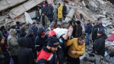 El número de muertos por los terremotos en Turquía supera ya 44,000