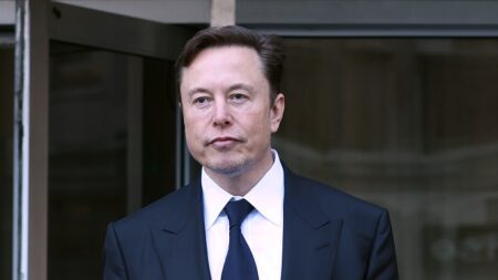 Elon Musk defiende restringir uso militar de Starlink en Ucrania y cita posible escalada del conflicto