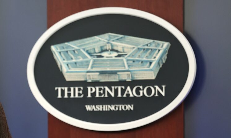 El logo del Pentágono el 26 de enero de 2023 en Arlington, Virginia. (Kevin Dietsch/Getty Images)