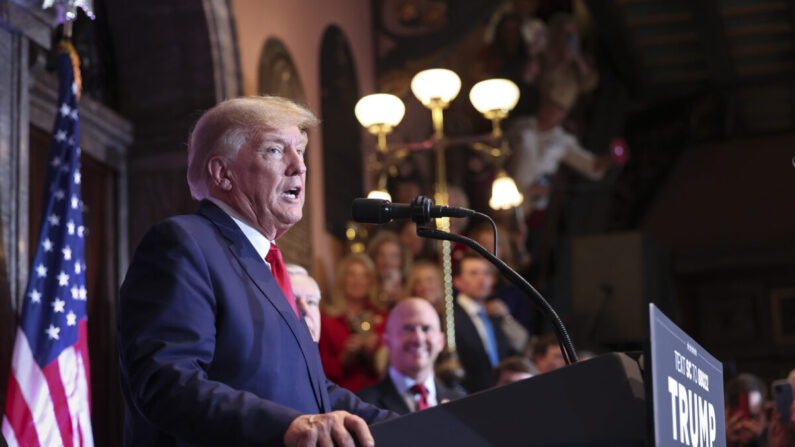 El expresidente de Estados Unidos Donald Trump pronuncia un discurso en la Casa del Estado de Carolina del Sur en Columbia, Carolina del Sur, el 28 de enero de 2023. (Win McNamee/ Getty Images)