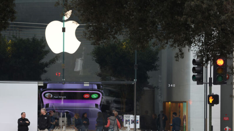 Vista de una tienda de Apple el 02 de febrero de 2023 en Palo Alto, California. (Justin Sullivan/Getty Images)
