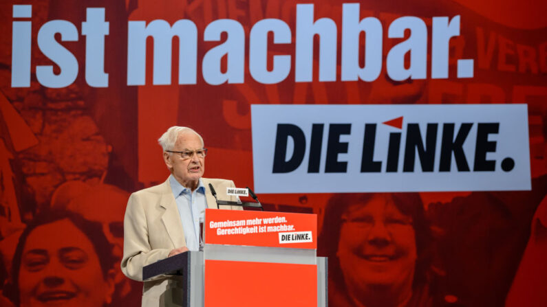 Hans Modrow, ex primer ministro de la República Democrática Alemana, y miembro del partido 'Die Linke' habla a los delegados en el congreso federal del partido Die Linke el 9 de junio de 2018 en Leipzig, Alemania. (Jens Schlueter/Getty Images)