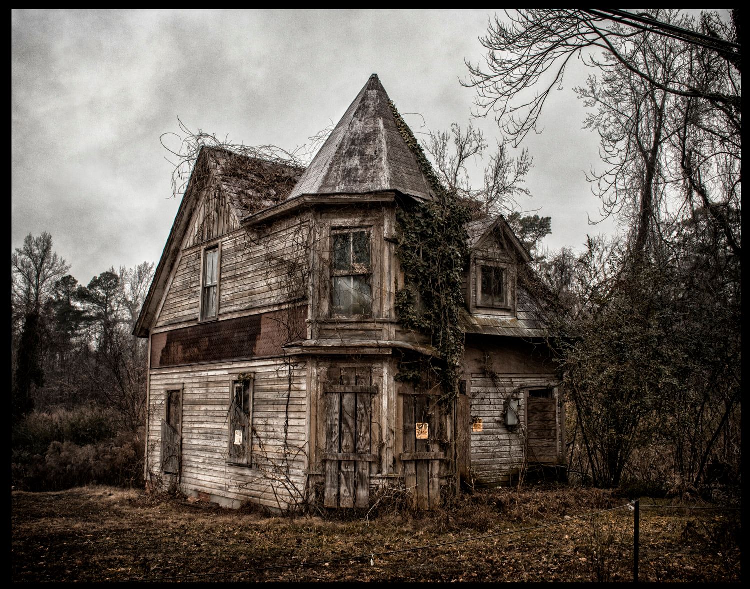 Una casa abandonada en Claremont, Virginia, fotografiada en diciembre de 2019. (Cortesía de Michael Wade)