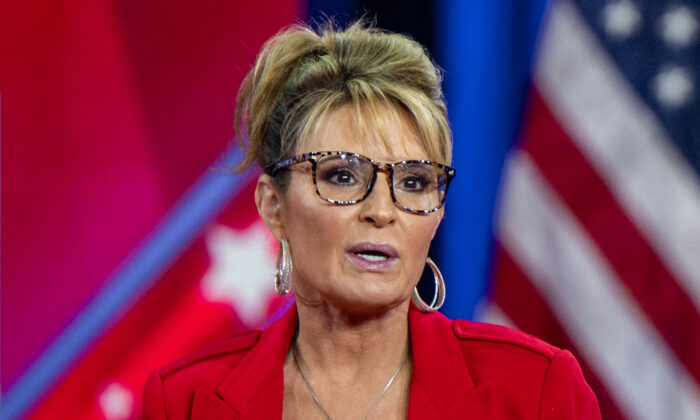 La entonces candidata a la Cámara de Representantes, la exgobernadora de Alaska Sarah Palin, habla en la Conferencia de Acción Política Conservadora CPAC celebrada en el Hilton Anatole en Dallas, el 4 de agosto de 2022. (Brandon Bell/Getty Images)