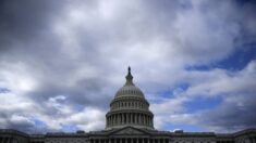 Cámara de Representantes vota para poner fin a mandato de vacunación para extranjeros que viajen a EE. UU.