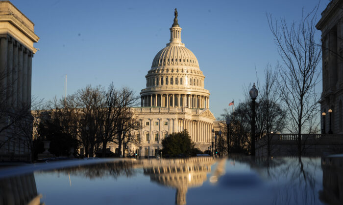 El exterior del edificio del Capitolio de EE.UU. en una foto de archivo. (Sarah Silbiger/Getty Images)
