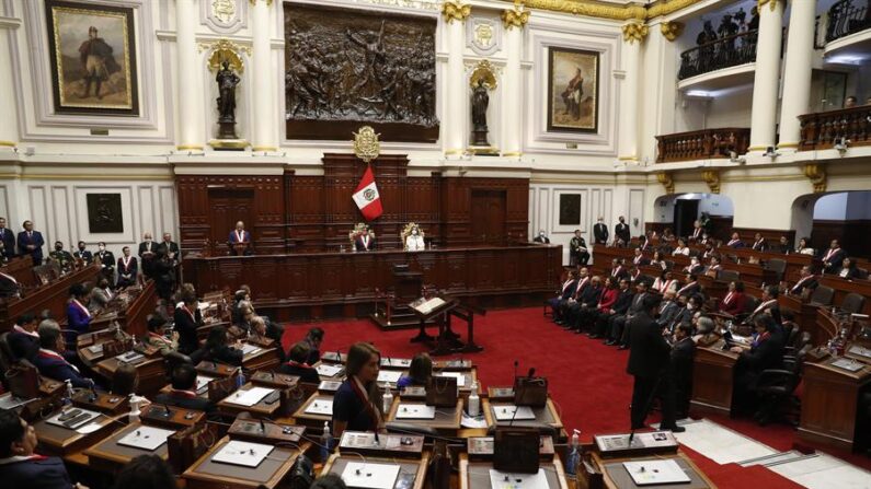 Vista general del pleno del Congreso peruano en Lima (Perú). EFE/ Paolo Aguilar/Archivo