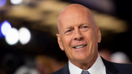 El autor de ‘Moonlighting’ dice que Bruce Willis ‘sigue siendo Bruce’ aunque ya no puede comunicarse bien