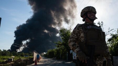 Mueren dos trabajadores tras incendio en Pemex, al sur de México