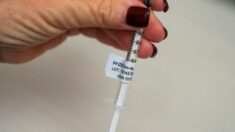 Expertos piden actualizar etiquetas de vacunas contra COVID de Pfizer y Moderna para advertir sus limitaciones