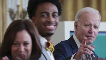 En sus discursos del Mes de la Historia Negra, Biden y Harris hablan de equidad y la historia americana