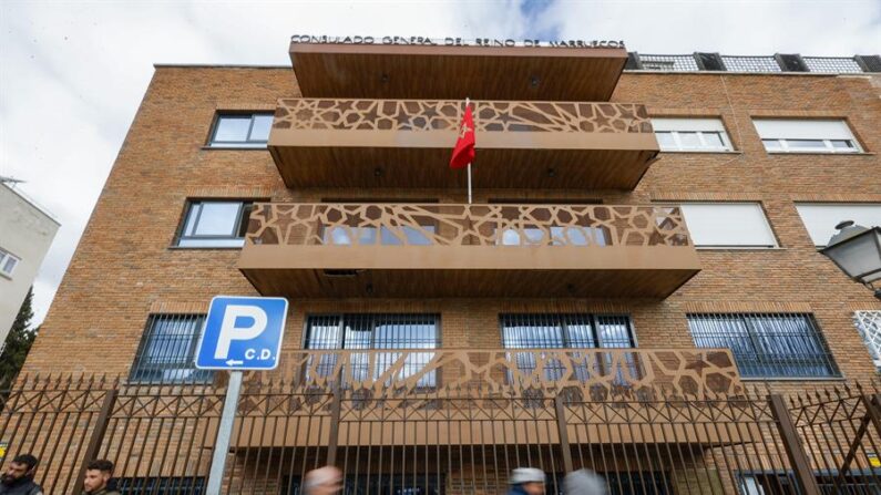 Un hombre de origen marroquí, de 45 años, se quemó a lo bonzo este martes a las puertas del Consulado General de Marruecos en Madrid (España). EFE/Javier Lizon/Archivo