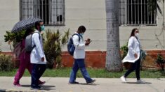 Los médicos cubanos dañan la sanidad pública de México, alertan expertos