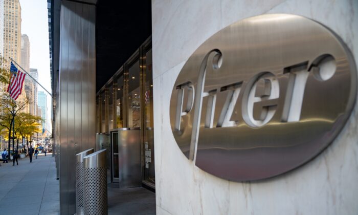 Sede de Pfizer en la ciudad de Nueva York. (David Dee Delgado/Getty Images)