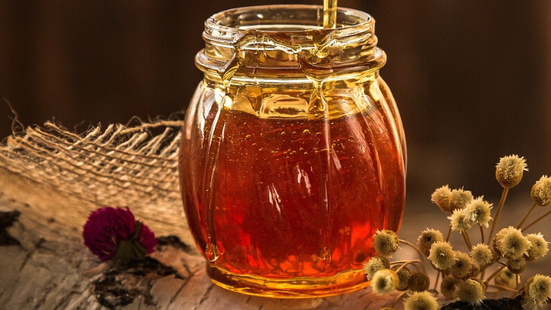 La miel puede ser un buen sustituto del azúcar para cubrir las necesidades de ésta en las personas diabéticas. (Pixabay/Daria-Yakovleva)