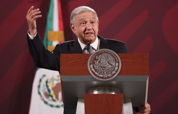 El presidente de México, Andrés Manuel López Obrador habla durante una conferencia, en Palacio Nacional, en Ciudad de México, México, el 29 de marzo del 2023. EFE/Sáshenka Gutiérrez