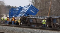 EE.UU. demanda a Norfolk por el tren que descarriló con material tóxico