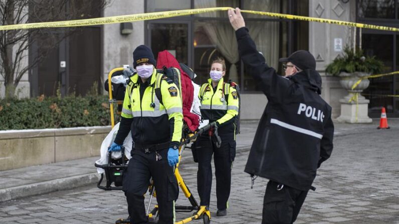 Dos personas murieron este lunes en Canadá y otras nueve resultaron heridas cuando una camioneta arrolló a un grupo de personas en la localidad de Amqui, a unos 640 kilómetros al noroeste de Montreal. EFE/EPA/Eduardo Lima