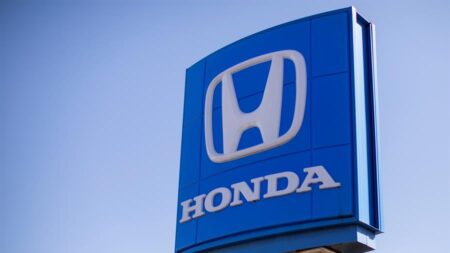 Honda llama a revisión 330,318 vehículos en EE.UU. por problemas de espejos