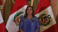 Presidenta de Perú llega a la Fiscalía para responder sobre muertes en protestas