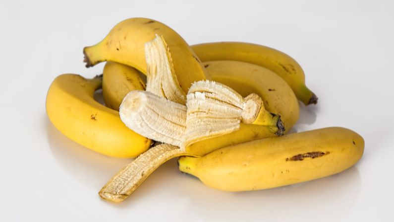 Deliciosos y nutritivos, los plátanos no solo son snacks saludables, sino que también son estupendos para prevenir el cáncer, las enfermedades cardiovasculares, el deterioro de la memoria y aliviar la ansiedad. (Canva/ Dominio Público)