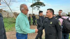 Dejan en libertad a 78 policías y 6 trabajadores retenidos en sur de Colombia