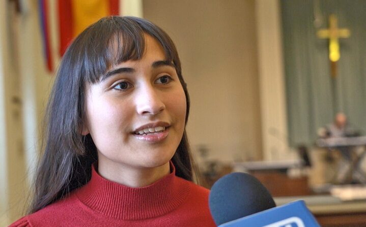 Chloe Cole comparte su viaje de detransición en el evento de No Left Turn in Education en Huntingdon Valley, Pensilvania, el 18 de marzo de 2023. (Jennifer Yang/The Epoch Times)