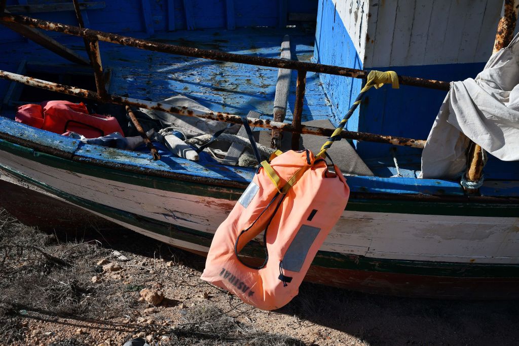 Un muerto y 16 desaparecidos en un naufragio en el Caribe Oriental
