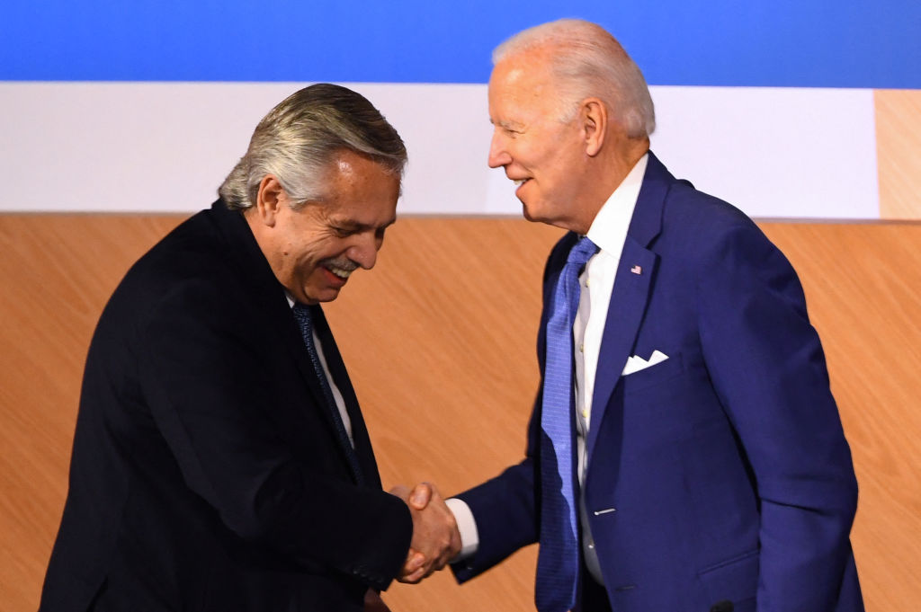 Biden recibirá a presidente argentino en un momento clave del acuerdo con el FMI