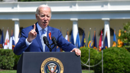 Biden firma una orden ejecutiva para aumentar el control de armas