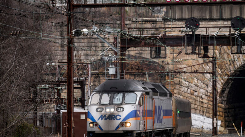 Imagen de archivo. Un tren de carga del área de Maryland (MARC) atraviesa el túnel de Baltimore y Potomac (B&P) el 30 de enero de 2023 en Baltimore, Maryland. Drew Angerer/Getty Images)