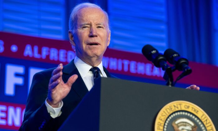 El presidente Joe Biden habla durante la Conferencia Legislativa de la Asociación Internacional de Bomberos de 2023, en Washington, D.C., el 6 de marzo de 2023. (Saul Loeb/AFP vía Getty Images)

