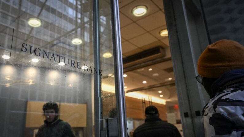 Vista general de una sucursal del Signature Bank en Nueva York el 13 de marzo de 2023. (Ed Jones/AFP vía Getty Images)