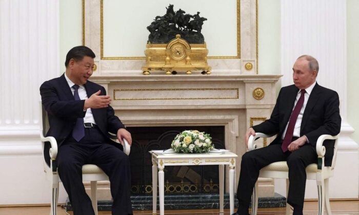El presidente ruso, Vladimir Putin, se reúne con el presidente de China, Xi Jinping, en el Kremlin, el 20 de marzo de 2023. (Sergei Karpukhin/SPUTNIK/AFP vía Getty Images)
