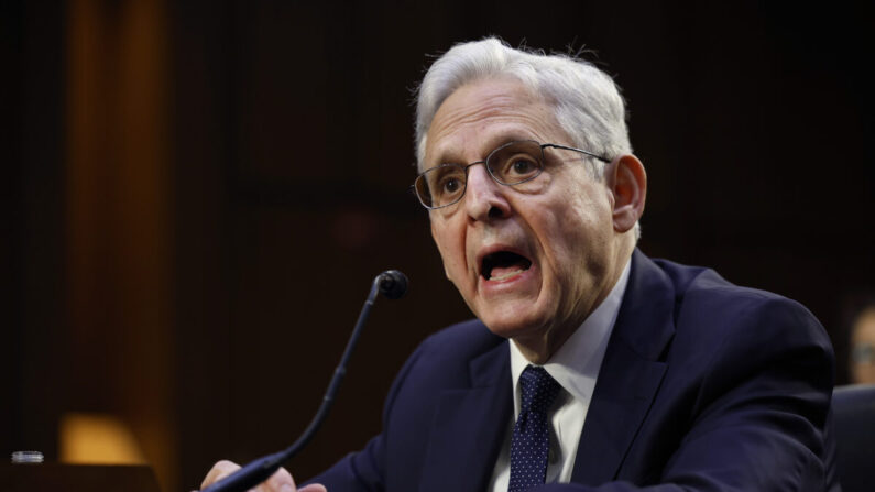 El fiscal general de EE. UU. Merrick Garland testifica ante el Comité Judicial del Senado en el Edificio Hart de Oficinas del Senado en el Capitolio el 01 de marzo de 2023 en Washington. (Chip Somodevilla/Getty Images)
