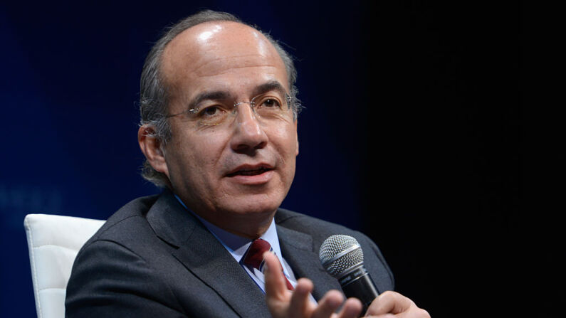 El expresidente de México Felipe Calderón habla en el escenario durante la Cumbre Concordia 2015 en el Grand Hyatt New York, el 1 de octubre de 2015 en la Ciudad de Nueva York, EE.UU. (Leigh Vogel/Getty Images para Concordia Summit)