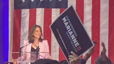 Marianne Williamson anuncia su campaña para 2024 desafiando al presidente Joe Biden