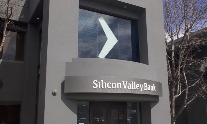 Se cerró la sede de Silicon Valley Bank (SVB) en Santa Clara, California, el 13 de marzo de 2023. (Vivian Yin/The Epoch Times)
