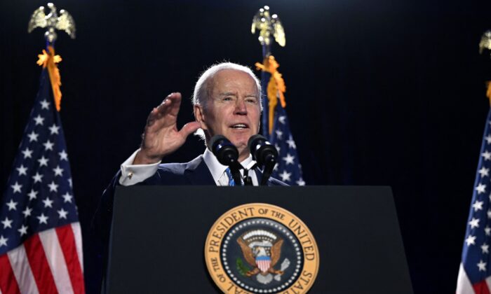 El presidente Joe Biden habla durante la Conferencia de Asuntos del Caucus Demócrata de la Cámara en el Hyatt Regency Inner Harbor, en Baltimore, el 1 de marzo de 2023. (Andrew Caballero-Reynolds/AFP vía Getty Images)