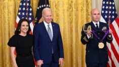 Biden insinúa su candidatura presidencial para 2024 en entrega de premios de Artes y Humanidades